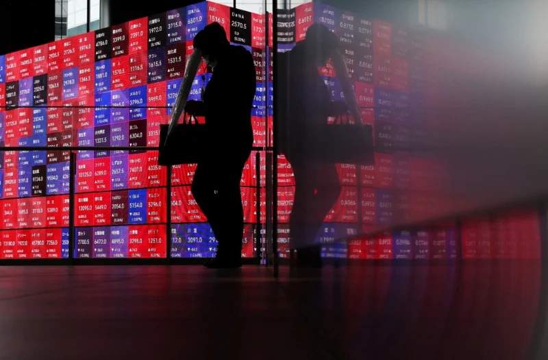 Asian Shares Slide as Oil Surges and Rate Hikes Loom