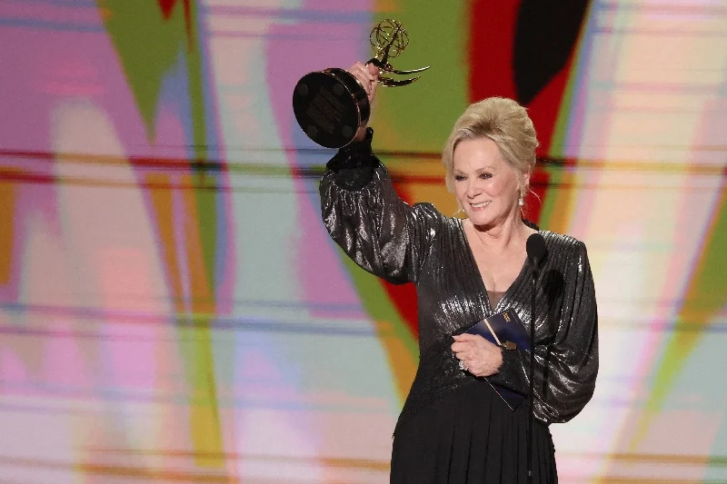 Jean Smart Wins Fifth Emmy for 'Hacks,' Setting Comedy Actress Record