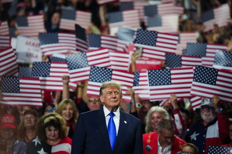 Trump pledges $5,000 dividend to U.S. adults if Republicans keep Congress